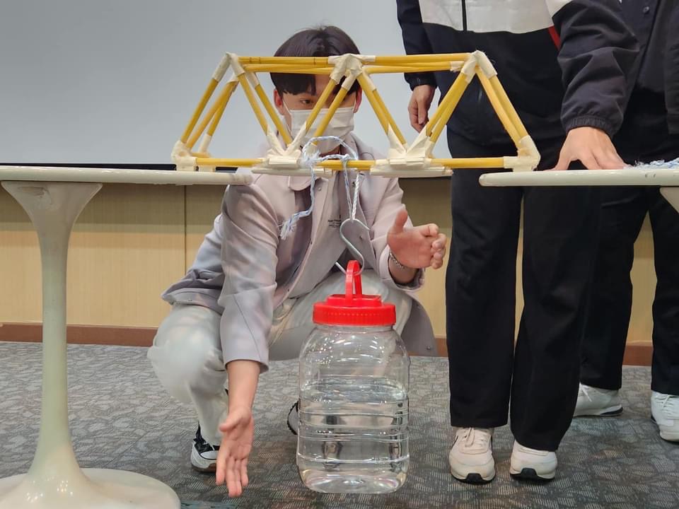 79BCB95C-825B-485E-B3C8-C63F9A594A90