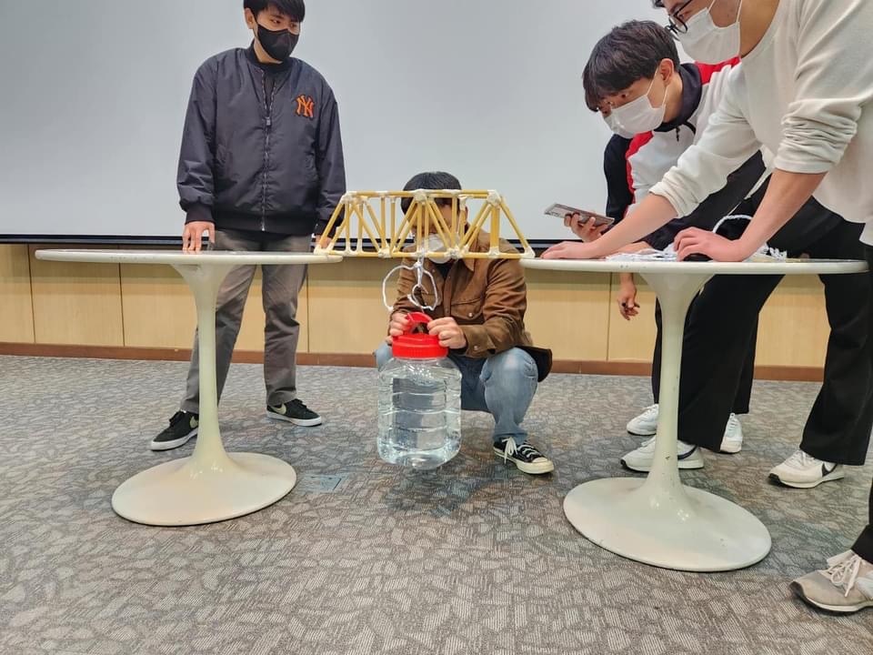 A9AE2E9F-5CFD-4345-87E8-F3BDD33057FB