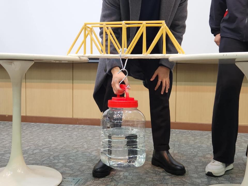 EC6CC87B-425F-4443-AC7A-2D15E750DD20